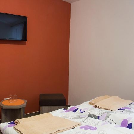 Motel Pavov イフラヴァ エクステリア 写真