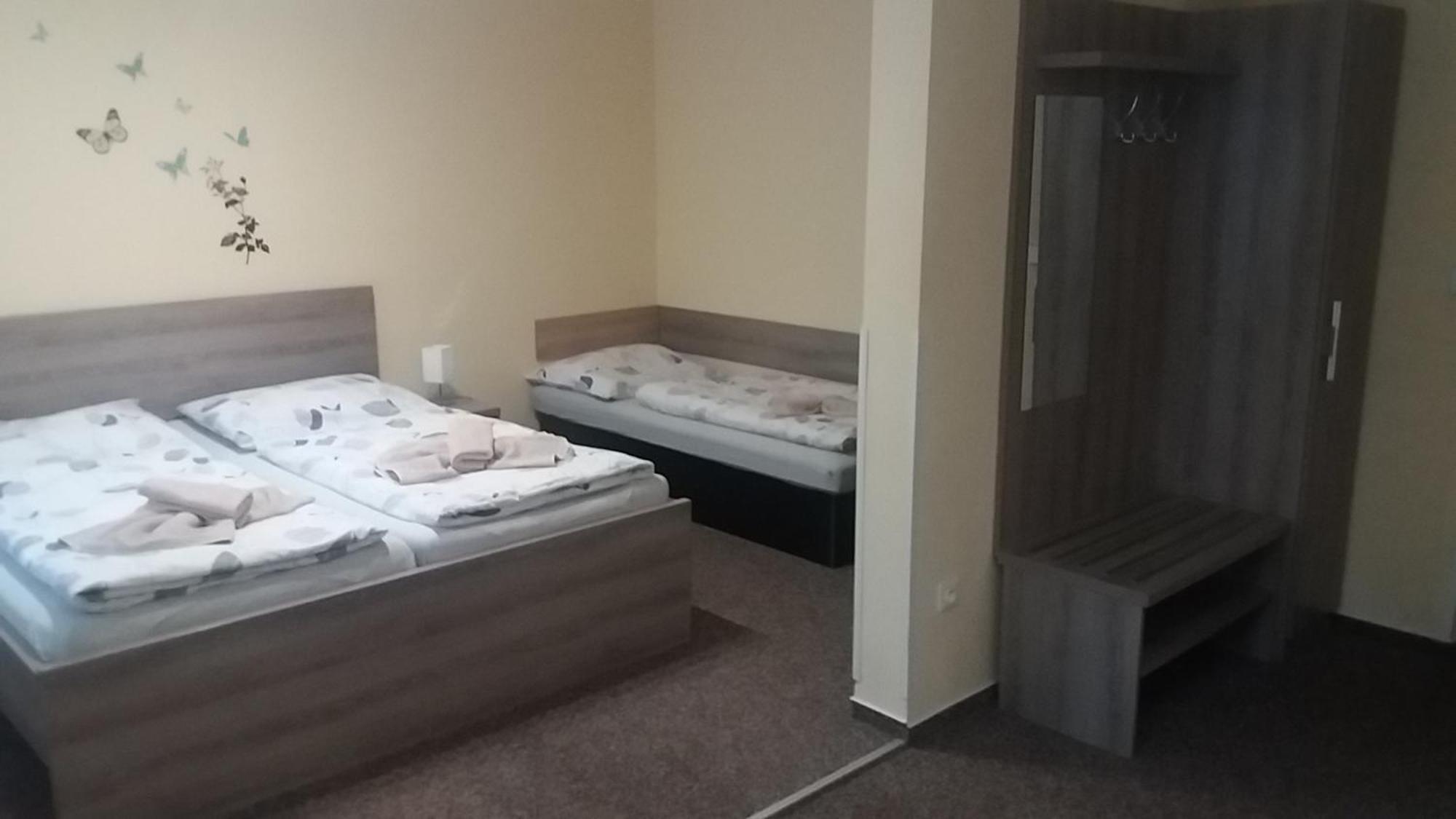 Motel Pavov イフラヴァ エクステリア 写真